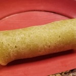 緒方 - ⑪銀杏餅(愛知県祖父江産、藤九郎)
      銀杏は澱粉質なのでアク抜き出来ない
      裏漉して銀杏の粉でホットケーキのように焼いたそうです
      食感はモッチリとして、エグみなく穏やかな甘み、豊かな香りのある上質な和菓子