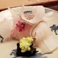 緒方 - ③真鯛(兵庫県明石産)、身と炙り皮
                      産卵期は春～初夏、旬は秋～晩冬
                      ④障泥烏賊(アオリイカ)(福井県小浜産)、身と炭火炙り下足
                      産卵期は春～初夏、旬は春～夏、寿命1年