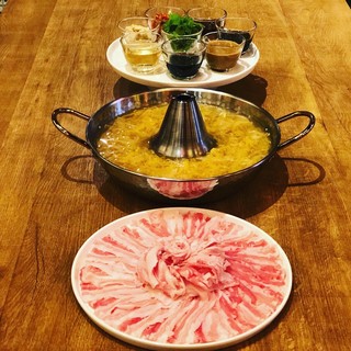 冬季限量菜単台灣で人気の鍋が数種登場タレは自分で合わせてね