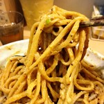 麺小屋 てち - 担担まぜそば(大)、ジャンク大好きトッピング 混ぜ混ぜ後に麺リフトアップ