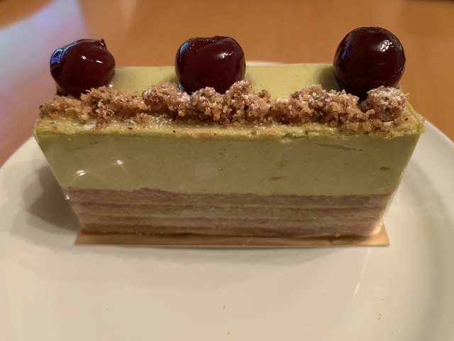 天王洲運河沿いの一角 幾何学的なケーキのあるショップ By Himico1st Lily Cakes 天王洲アイル ケーキ 食べログ