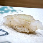 鮨旬美西川 - ◆平目の昆布〆・・丁度いい〆加減。