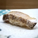 鮨旬美西川 - 鰆（三河湾）・藁で燻して・・燻すことで鰆の旨みがより引き立ちます。