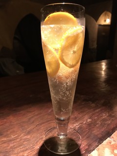 Koshitsu Dainingu Ba Miraguro - ニュージーランド産メイヤーレモンのカクテル