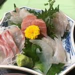タニヤ食堂 - 定食の刺し身5種盛り