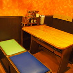 むがく庵 - 店内（テーブル席）