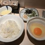 焼鳥 おみ乃 - たまごかけ御飯①
