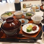 旅館 洋々閣 - 朝食；麦かゆ、川島豆腐