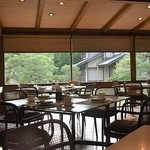 旅館 洋々閣 - 庭の見える食事処