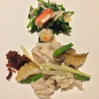 カントニーズ 燕 - 三種海鮮の炒めと豆苗の蟹肉あんかけ