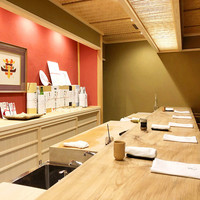 東茶屋 なかむら - 閑雅なカウンター 他に個室もあり(2019.10月上旬)