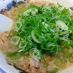 来来亭 - ラーメン ネギと背脂多め