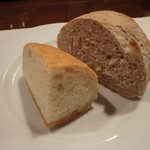 アシヤ・ゴメンヤ - セットのパン