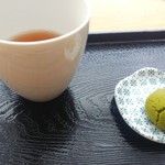 Wakafe Hotaru Chaen - ほうじ茶とお菓子 いただきました