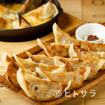 グランカルロス96 - 料理写真:グレープフルーツを取り入れた特製タレにつけていただく、ワインが進む『やみつき肉餃子』