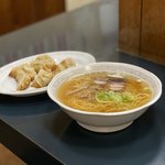 佳葵飯店 - ラーメン、餃子