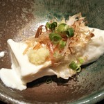 寧々家 - 豆腐を取り分けて頂きます。