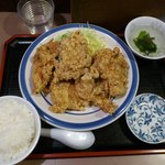 サウスヴィラ - からあげ５個定食（８９０円）。
