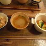 実身美 sangmi サンミ - 玄米、味噌汁、鶏手羽元