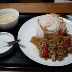 バンセーン アロイチンチン - ガパオラーカオ