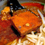 シビカラらぁめん 旨辛宇宙 - 辛い餡の中には厚揚げがゴロゴロ＠ら〜めん大盛（780円）