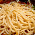 シビカラらぁめん 旨辛宇宙 - 低加水のゴワッとした麺＠ら〜めん大盛（780円）