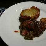 AU GAMIN DE TOKIO - サーロインステーキと丸焼きなタマネギ