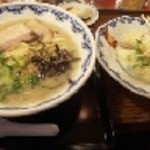 由丸 - 博多ラーメンと皿盛りワンタン