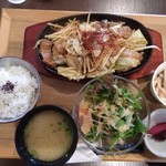 Oshokujidokoroakanaya - 牛みそホルモン焼き定食