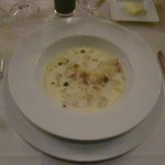 ラ ブラスリー - 様々な貝のチャウダーセージを香らせて