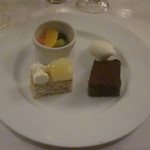 ラ ブラスリー - 2種のケーキとフルーツ