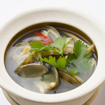 Steamed clams and lemongrass