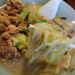 おおむら亭 境川店 - ﾂﾙﾂﾙﾓｯﾁﾘ肌の自家製麺。目立たないけど、ｺｲﾂの味の貢献度も高い。