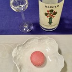 ラデュレ サロン・ド・テ - INCROYABLE GUIMAUVE FRAISE BONBON は、Grappa di Barbera "MAROLO" と共に食べるとおいしい。