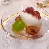 ホテルニューオータニ 東京 - 秋色な黒い真珠ピオーネと翡翠に輝くシャインマスカット 