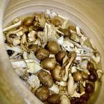 吉祥寺 わるつ - 舞茸とムカゴの土鍋御飯