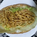 バインミー☆サンドイッチ - 貰ったミニサイズパンにまたまた
トムヤム焼きそば多め×レタス挟みしました(≧∇≦)b