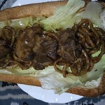 バインミー☆サンドイッチ - 普通サイズ貰ったパンに
黒焼きそば×レタス挟みしました
パンは焼いた方がサクサクして美味しい♡