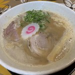 布施 細見商店 - 鶏豚骨ラーメン（太麺）（￥730）