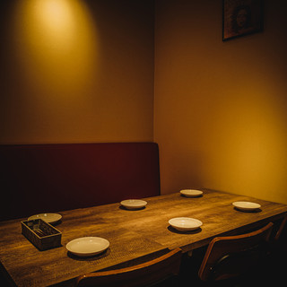 【少人数個室】
      テーブル席個室（6～8名様×2）