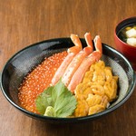 Hokkaidouryouri Yukku - 【たっぷり三色丼】蟹・雲丹・いくら。北の贅沢三宝をたっぷりと