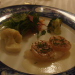 横濱元町 霧笛楼 - 帆立貝のサッと網焼き　緑コショウ風味と三浦大根のコンフィ　柚子の香り