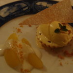 横濱元町 霧笛楼 - 林檎のタルトレットとカルヴァドス酒のグラス　フレッシュコンポート　