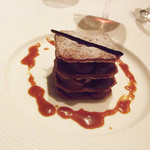 レストラン シャンボール(リーガロイヤルホテル大阪) - バニラ風味のリンゴのミルフィーユ　キャラメルソース