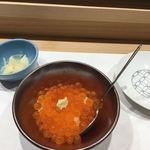 ⒑いくら丼