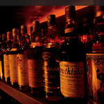 バー カヴァロ - [2F]モルトを中心に500種類以上のウィスキーを揃えました。