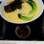 中国意境菜 白燕 - 魚介スープワンタン麺＋味変用よだれ鶏のタレ