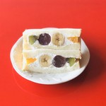 스리이루 파무 빵노 타네 - フルーツサンド。断面がきれいです。