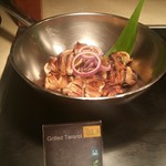 Tides - ②フィリピンエリア　イカ焼き（胴体の空洞にトマトスライスが入っている）