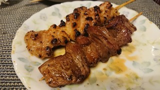 Tsukuba - (手前から)豚カシラ、もも正肉